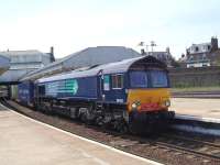 Heading North through Arbroath station on 31 May 2006 is Class 66/4 no 66 406 on a Grangemouth-Aberdeen container train.<br>
<br>
<br><br>[Sandy Steele 31/05/2006]