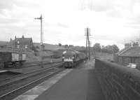 A <I>Peak</I> arrives at Kirconnel with the down <I>Thames - Clyde Express</I> on 6 August 1966.<br><br>[Colin Miller 06/08/1966]