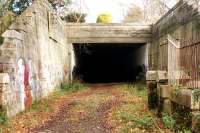 Looking back into Alloway tunnel from the Doon Viaduct on 19 November 2000. [See image 27555 for the refurbished version]<br><br>[Colin Miller 19/11/2000]