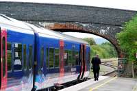 A First Great Western service pauses on its way west at Honeybourne and the guard takes the air. The view looks towards Oxford. The arch crosses over the original OWW and to its left is a girder over the later connecting line to the Stratford-upon-Avon to Cheltenham line.<br><br>[Ewan Crawford 05/09/2009]