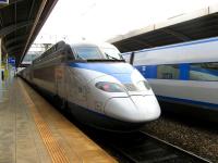 KTXtrain 145, the 15.30from Seoul to Dongdaegu, makes an ontime departure from Daejeon on 16 October 2009, following its 300km/h sprint from Seoul. Meantimea KTX bound for Seoul arrives on the adjacent track. <br>
<br><br>[Mark Poustie 16/10/2009]