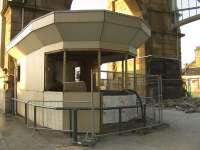 The Network Rail office on platform 11 & 12 at Glasgow Central station in the process of being removed on 13 November 2009. In the background stands the archway through which the station's two new platforms will be accessed.<br><br>[Graham Morgan 13/11/2009]