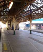 The external <I>sub</I> platforms 8 & 9 on the south side of Waverley on 15 September 2009. View east towards the Calton Tunnel. <br><br>[Iain Steel 15/09/2009]