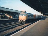 47019 heads north through Leamington Spa station in May 1986 with a fully loaded intermodal service from Southampton.<br><br>[David Pesterfield 21/05/1986]