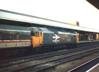 50020 <I>Revenge</I> runs into Leamington Spa station on 21 May 1986 with a train for Oxford and Reading.<br><br>[David Pesterfield 21/05/1986]