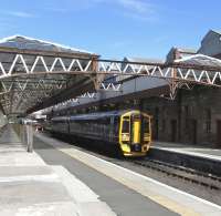 158 735 pulls out of Perth platform 5 with an Edinburgh semi-fast on 31 May 2010.  Next to it Platform 6 does not seem to have regular departures and certainly has no information display.<br><br>[David Panton 31/05/2010]