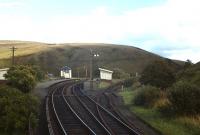 A general view of the remote Inches station in September 1964, just weeks before withdrawal of the Lanark-Muirkirk passenger service. A former colliery branch runs off to the right. [See image 9066] <br>
<br><br>[Frank Spaven Collection (Courtesy David Spaven) /09/1964]