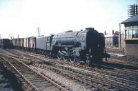 Freights passing at Saughton Junction on 26 August 1959 with A1 Pacific no 60147 <I>North Eastern</I> about to run past the signal box.<br><br>[A Snapper (Courtesy Bruce McCartney) 26/08/1959]