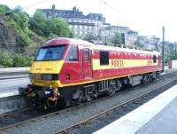 A gleaming 90035, looking distinctly ex-paint shop, poses at the east end of Waverley on a sunny June morning in 2002 after bringing in the Edinburgh portion of the Sleeper from Carstairs.<br><br>[John Furnevel 10/06/2002]