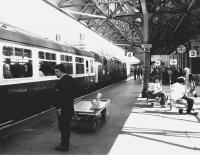 Trolley at the ready! 40062 arrives at Dundee platform 4 in 1978  with an Aberdeen train.<br><br>[John Furnevel 13/02/1978]