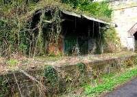 Platform shelter at Eskbank gradually being consumed by nature - 2005.<br><br>[John Furnevel 07/04/2005]