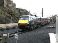 A GNER Kings Cross train leaves the east end of Waverley in December 2004.<br><br>[John Furnevel 03/12/2004]