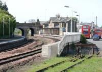 Looking south through Cupar station in May 2005.<br><br>[John Furnevel 22/05/2005]