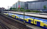 A <i>Metronom</i> service awaits its late afternoon departure time from Hamburg on 27 July 2010.<br><br>[John Steven 27/07/2010]