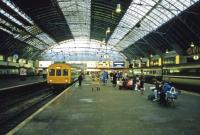 View back along the platform towards the concourse at Glasgow Queen Street in March 1985.<br><br>[Mark Dufton 02/03/1985]