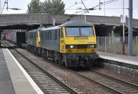 Freightliner 90046 and 90016 hurry through Whifflet (New) with the 4M74 Coatbridge - Crewe Basford Hall service.<br><br>[Bill Roberton 27/09/2010]