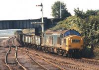 Class 37 no 6952 brings empty 16t coal wagons back from Consett past South Pelaw Junction on 20th August 1971 and turns towards Tyne Yard.<br>
<br><br>[Bill Jamieson 20/08/1971]