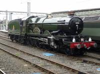 An immaculate 5043 <i>Earl of Mount Edgcumbe</i> reversing off to turn at Carlisle Citadel after arrival with the <i>Pride of Swindon</i> railtour for Vintage Railtours on 16-10-10.<br><br>[Ken Browne 16/10/2010]