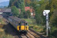 Up CIG unit 1902 approaching Salfords station in May 2005.<br><br>[Ian Dinmore 17/05/2005]