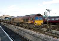 RHTT train through Temple Meads station on 25 November 2010. 66077 is the trailing locomotive with 66100 at the other end.<br><br>[Peter Todd 25/11/2010]