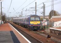 322481 enters Slateford with the 18.26 Edinburgh Waverley - Glasgow Central service on 9 April.<br>
<br><br>[Bill Roberton 09/04/2011]