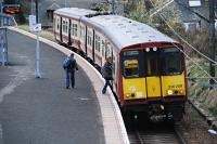 An outer circle train pauses at Shawlands station's curved platform face. The station is a little bare now without the station building. Between 1905 and 1907, only a few years after the line was extended to form a circle, a number of stations on the circle were provided with extra entrances - this photograph is taken from one of these, a footbridge at the north end of the station.<br><br>[Ewan Crawford 27/03/2011]