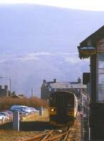 DMU Approaching Barmouth signal box in March 1998.<br><br>[Ian Dinmore /03/1998]