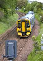 Edinburgh bound 158732 on the eastern approach to Dunfermline Town station on 13 June.<br>
<br><br>[Bill Roberton 13/06/2011]