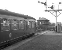 Platform scene at Possil during the last days of operation in October 1964 as a scheduled DMU service is about to depart for Rutherglen carrying no passengers.<br><br>[Colin Miller /10/1964]