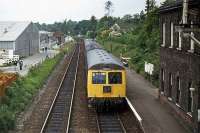 A Norwich-Yarmouth service leaves Brundall on 31st May 1976<br><br>[Mark Dufton 31/05/1976]