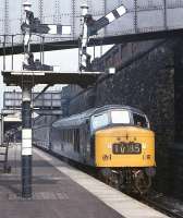 'Peak' no 178 waits to depart from Sheffield Midland on 29 March 1971 with the 10.15 Newcastle - Cardiff train.<br>
<br><br>[Bill Jamieson 29/03/1971]