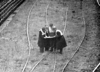 <I>'So... according to this ancient map, we should now be standing on the 'X' marking the precise spot where the treasure was buried..... </I> <br> Gaffers meeting at Niddrie West  NCB exchange sidings in 1974. Shortly afterwards the sidings were rationalised and a hired BR class 08 shunter took over from the steam pugs. [See image 1071 for a pug in action at the same spot].<br><br>[Bill Roberton //1974]