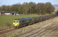 The late-running 6G05 09.29 Ravenstruther - Longannet approaching Kincardine behind 66524 on 9 January 2012.<br><br>[Bill Roberton 09/01/2012]