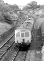 A class 101 DMU nears the site of Winchburgh Station with an Edinburgh bound service in 1975.<br><br>[Bill Roberton //1975]