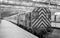 The 'Waverley Pilot' 08620 waits to drag a failed class 305 electric unit away from platform 7 in September 1991.<br><br>[Bill Roberton /09/1991]