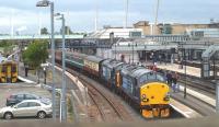 DRS class 37s nos 37404+37406 arrive at Stirling on 19 May with train 1Z66, a 'Retro Rail' day trip from the West Midlands.<br><br>[Brian Forbes 19/05/2012]