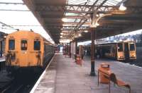 The lower level platforms at Willesden Junction in January 1989, with a 2-car EPB unit on the left and a Euston bound 2-car 313 boarding on the right.<br><br>[Ian Dinmore 12/01/1989]