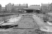 Approach to Bridgeton Central on 24 February 1990.<br><br>[Bill Roberton 24/02/1990]