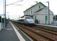 Etat/SNCF Ligne Niort - La Rochelle/CFD Reseau Charente Ligne Marans - St Jean d'Angely. Surgeres station looking east. The 1817 Paris - La Rochelle TGV arrives at Surgeres at around 2100 on a very grey July evening.<br><br>[Mark Poustie 12/07/2012]