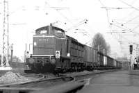 A DB freight heads west through Ahle (Westfalen) in May 1976 hauled by centre cab diesel 290-172.<br><br>[John McIntyre /05/1976]