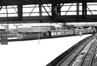 A Glasgow Queen Street - Dundee train arrives at Perth behind D5385 on 25 May 1970.<br><br>[John Furnevel 25/05/1970]