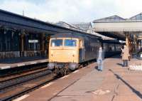 The 10.15 Aberdeen - Glasgow Queen Street arrives at Stirling behind 47219 in October 1981.<br><br>[John Furnevel 20/10/1981]