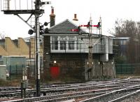 Long lens view of Stirling Middle box looking south from the platform in January 2005.<br><br>[John Furnevel 29/01/2005]