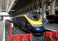 One of the short lived <i>Regional eurostar</i> sets, on the GNER 14.35 <I>White Rose</I> to Leeds, awaits its departure time at Kings Cross on 23 July 2005.<br><br>[John Furnevel 23/07/2005]