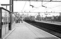 Class 310 unit 085 arrives at Watford Junction on 20 March 1976 with a northbound service.<br><br>[John McIntyre 20/03/1976]