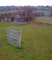 This very steep tramroad was built to link a colliery with the Paulton Basin on the Somerset Coal Canal. The ridge in the field would be barely noticeable but for the two 'kissing gates' kindly provided by the local council. Presumably, a fence will follow when finances are less tight than at present.<br><br>[Ken Strachan 06/04/2012]