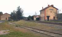 Sadly the heritage trains of this Auvergne ligne touristique no longer pause here, passing through on their way to La Chaise Dieu from Ambert and Arlanc, although the siding and shed are still in railway use - the station is a private residence. [See image 39604]<br><br>[Andrew Wilson 28/04/2012]