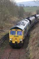 Freightliner 66548 about to pass under the A70 road on the approach to Killoch on 31 March 2014.<br><br>[Bill Roberton 31/03/2014]