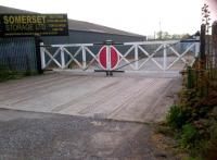 <h4><a href='/locations/G/Glastonbury'>Glastonbury</a></h4><p><small><a href='/companies/S/Somerset_Central_Railway'>Somerset Central Railway</a></small></p><p>These level crossing gates on Dyehouse Lane, Glastonbury, are reproduction items - but rather convincing. View looks towards Highbridge in April 2014. 52/85</p><p>21/04/2014<br><small><a href='/contributors/Ken_Strachan'>Ken Strachan</a></small></p>