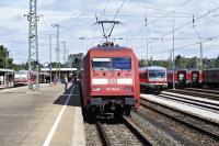 DB Bo-Bo electric No. 101 004 pauses at Crailsheim, an important junction in Swabia, with InterCity train 2065, the 09:07 Karlsruhe Hbf to Nuernberg Hbf. The red tail lights betray the fact that this a push-pull formation in 'push' mode.<br><br>[Bill Jamieson 28/08/2004]